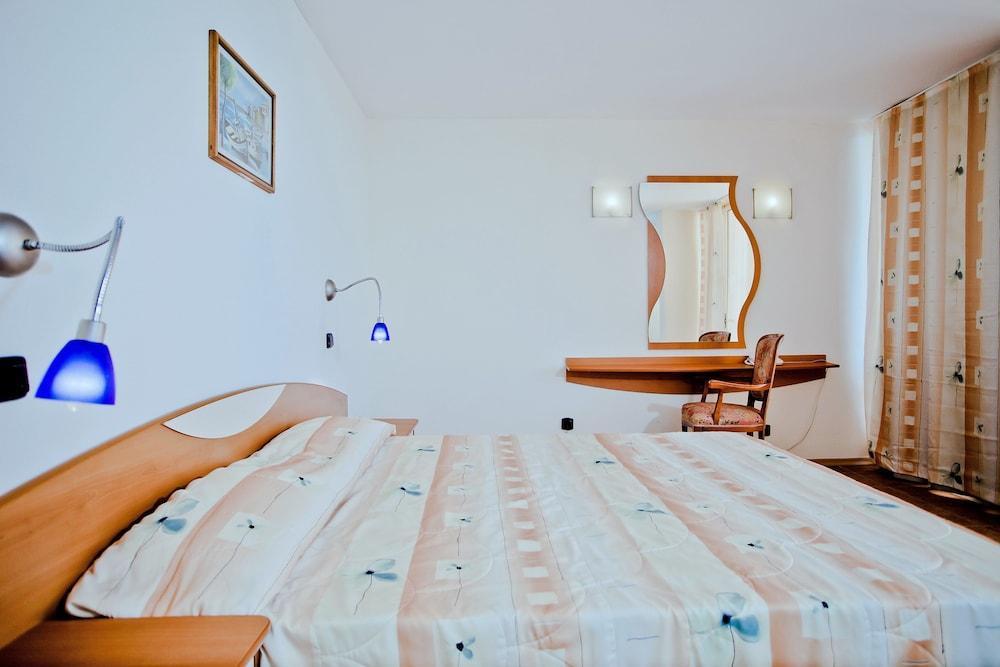 Royal Bay Otel Elenite